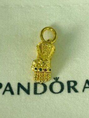 Pandora Marvel The Avengers Infinity Gauntlet Dangle Charm